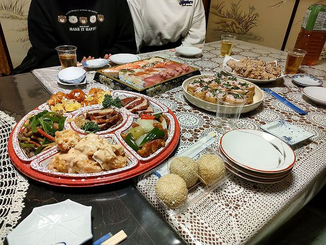 家族や親しい友人を招いて食事会